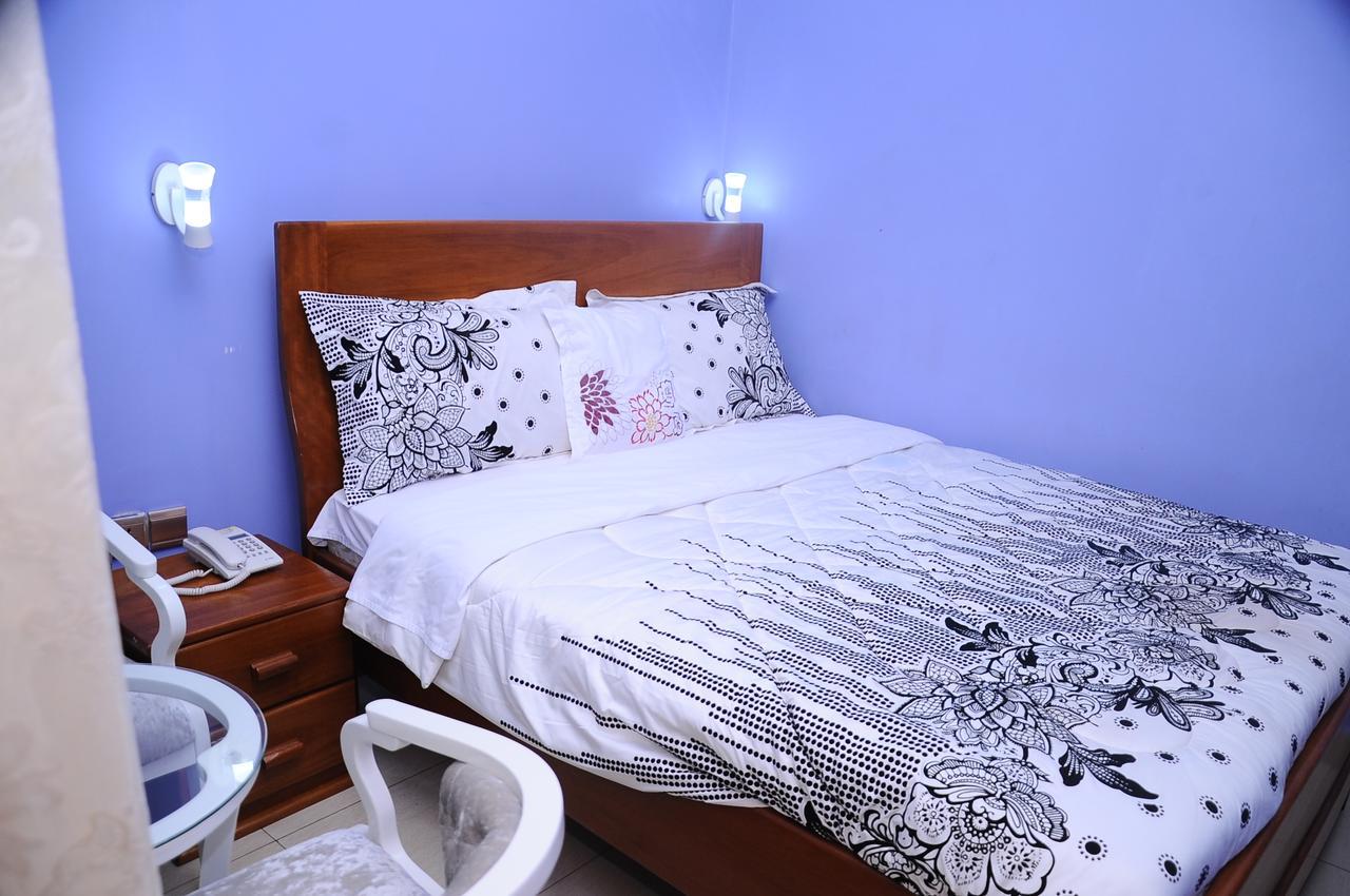 Modern Villa Hotel Кигали Экстерьер фото